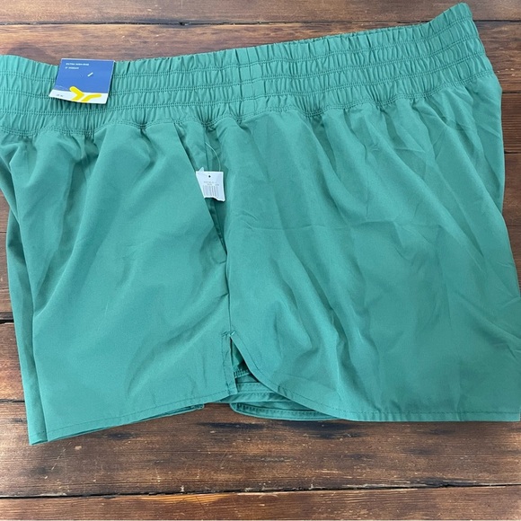 Old Navy Green Women's Shorts - Picture 4 of 5